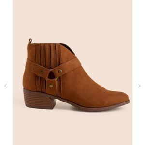 Qupid Brown Kelsey Harness Boots Size 9